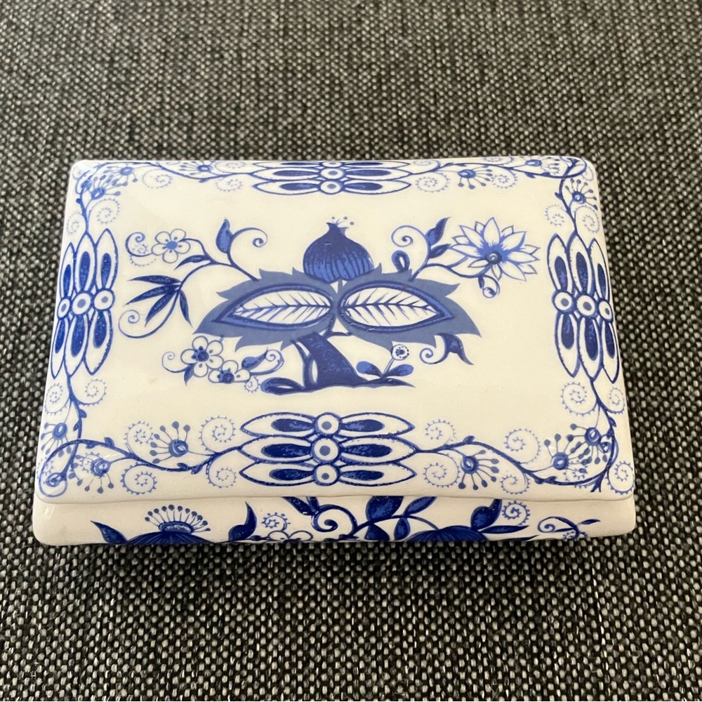 Blue and White Trinket box by Vienna Woods-Mann-Blue Onion Pattern, Rectangular